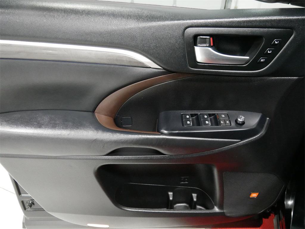 used 2019 Toyota Highlander car, priced at $25,991