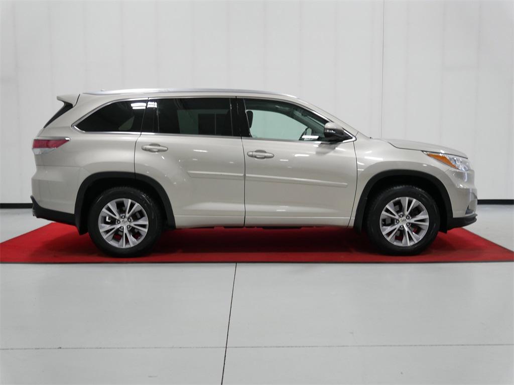 used 2015 Toyota Highlander car, priced at $14,991