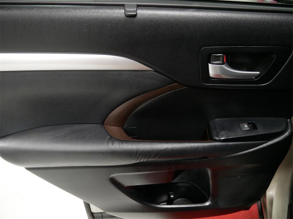 used 2015 Toyota Highlander car, priced at $14,991