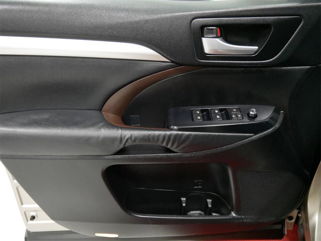 used 2015 Toyota Highlander car, priced at $14,991