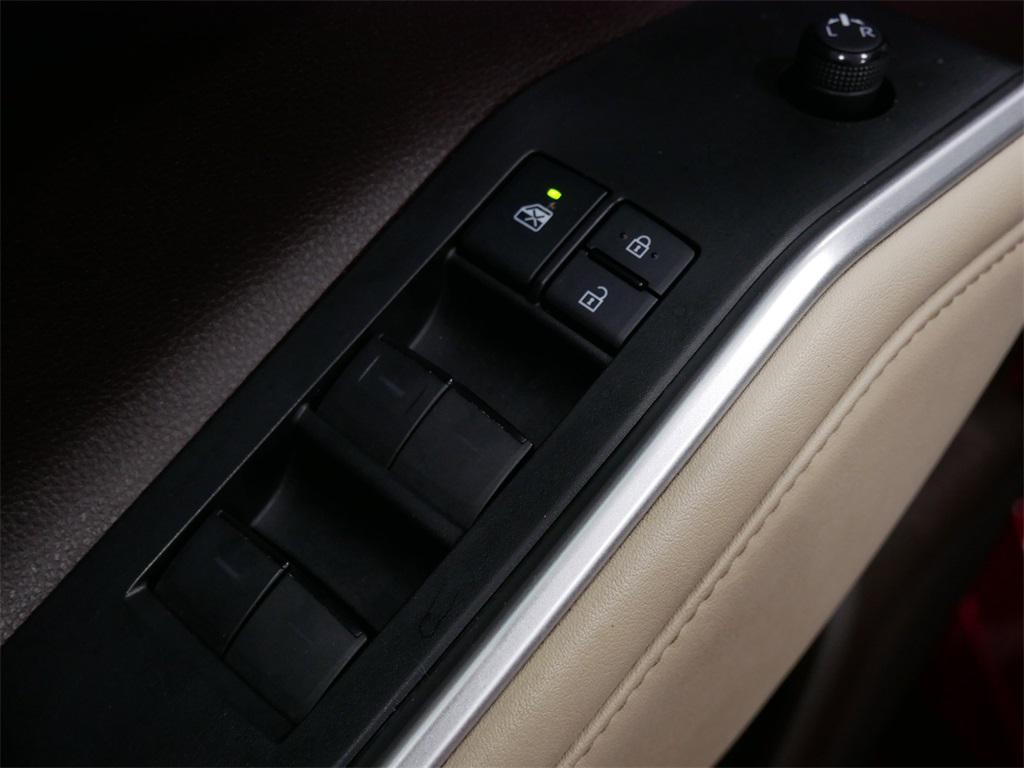 used 2021 Toyota Highlander Hybrid car, priced at $39,491