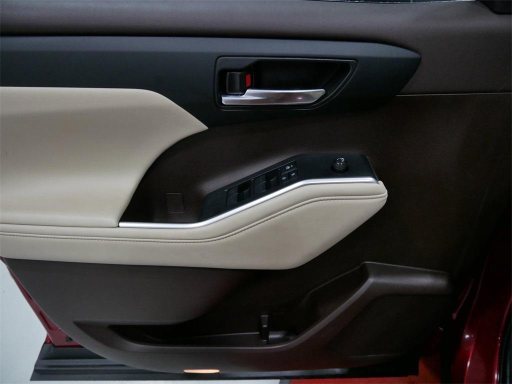 used 2021 Toyota Highlander Hybrid car, priced at $39,491