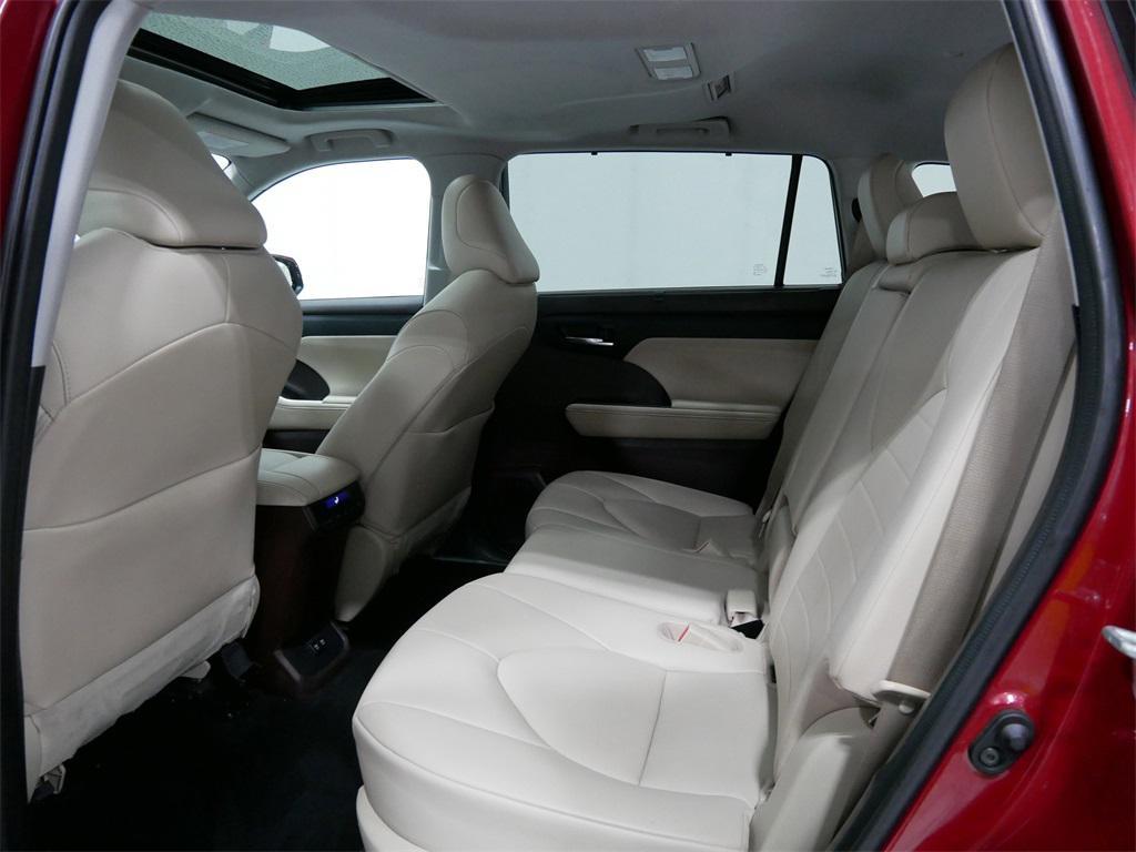 used 2021 Toyota Highlander Hybrid car, priced at $39,491