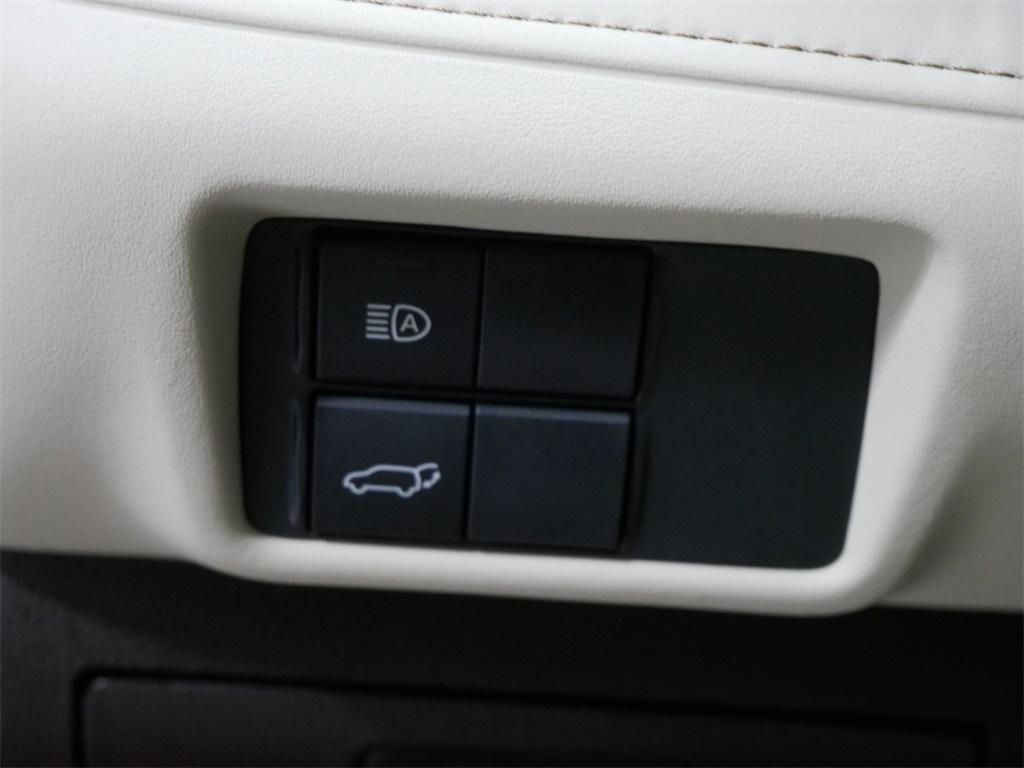 used 2021 Toyota Highlander Hybrid car, priced at $39,491