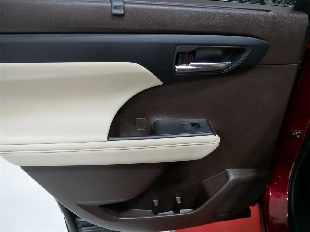 used 2021 Toyota Highlander Hybrid car, priced at $39,491