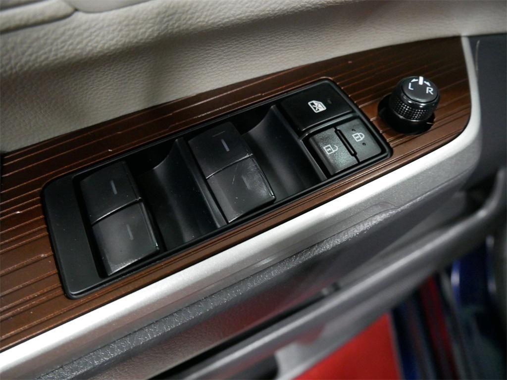 used 2023 Toyota Sienna car, priced at $31,991