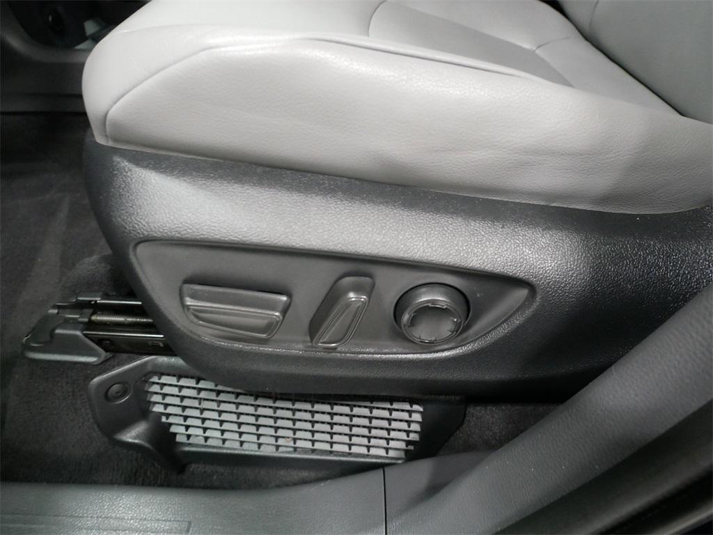 used 2023 Toyota Sienna car, priced at $31,991