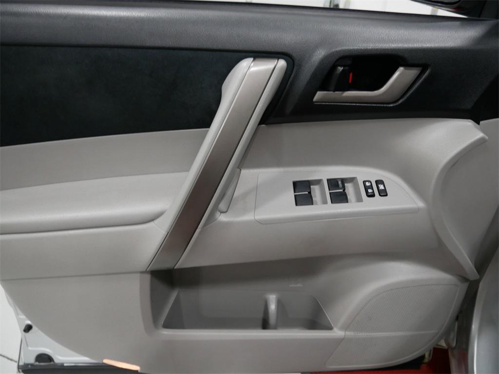 used 2009 Toyota Highlander car, priced at $5,991