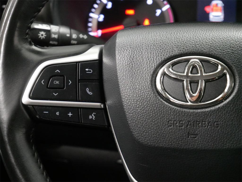 used 2022 Toyota Highlander car, priced at $35,991