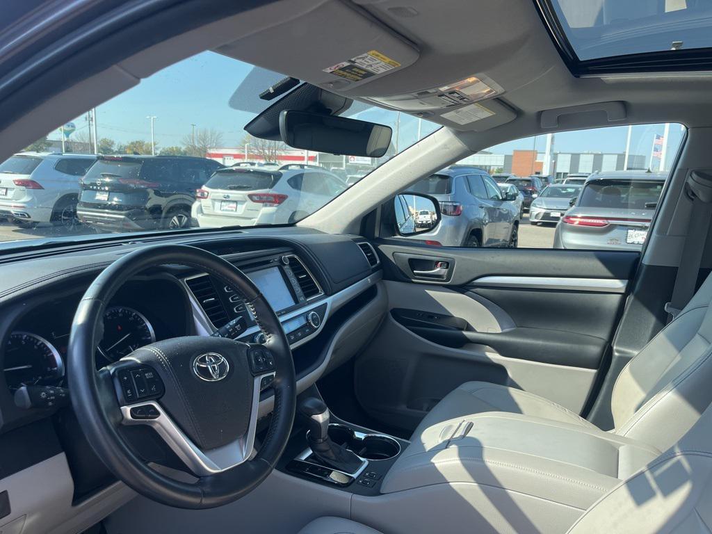 used 2019 Toyota Highlander car, priced at $28,991