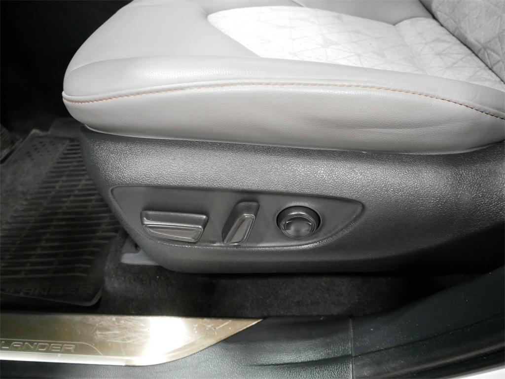 used 2023 Toyota Highlander Hybrid car, priced at $29,991