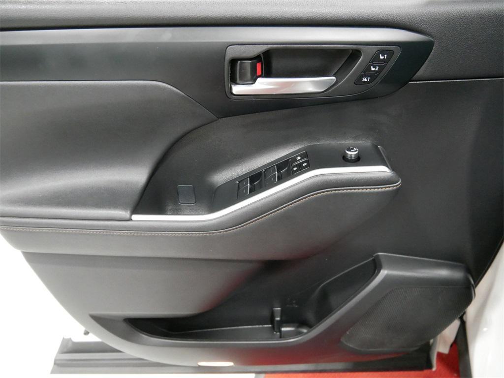 used 2023 Toyota Highlander Hybrid car, priced at $29,991