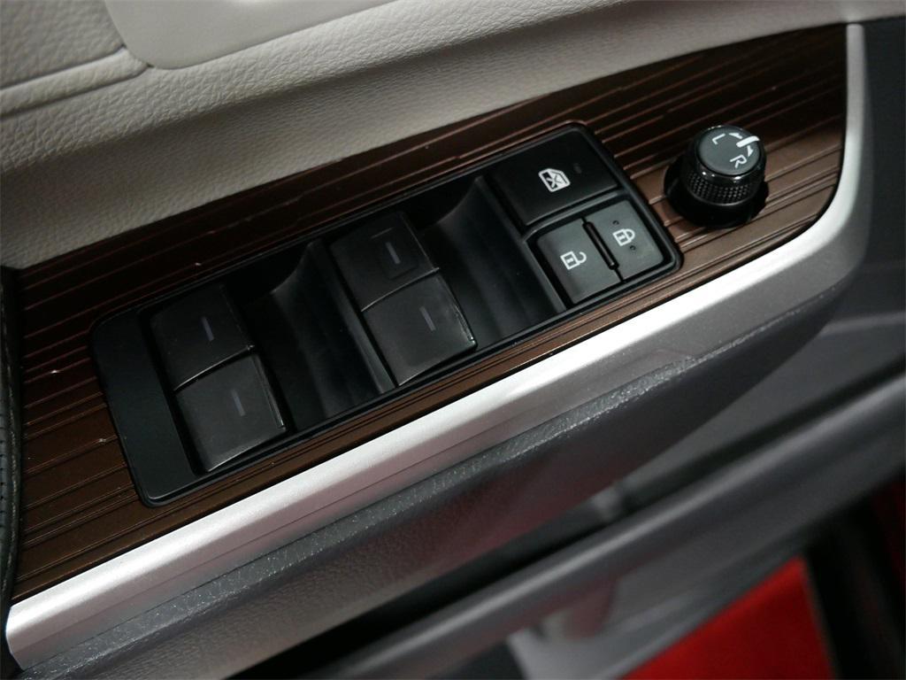 used 2024 Toyota Sienna car, priced at $39,991