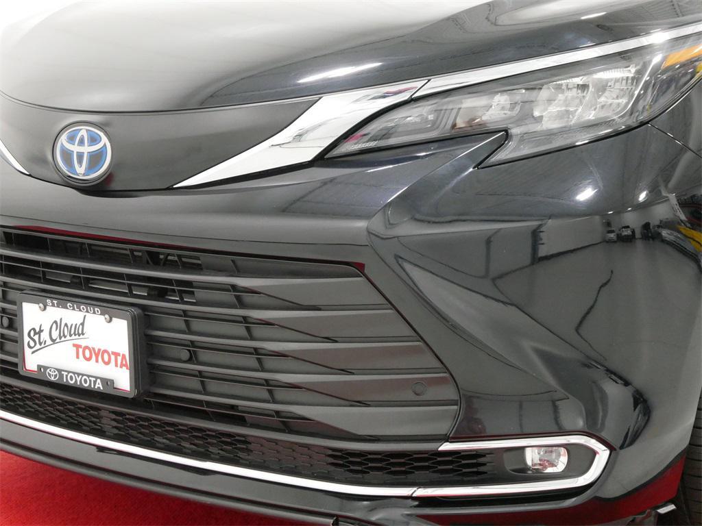 used 2024 Toyota Sienna car, priced at $39,991