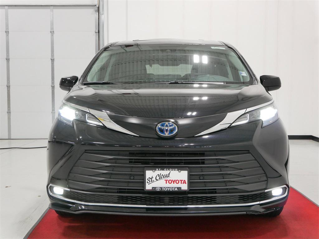 used 2024 Toyota Sienna car, priced at $39,991