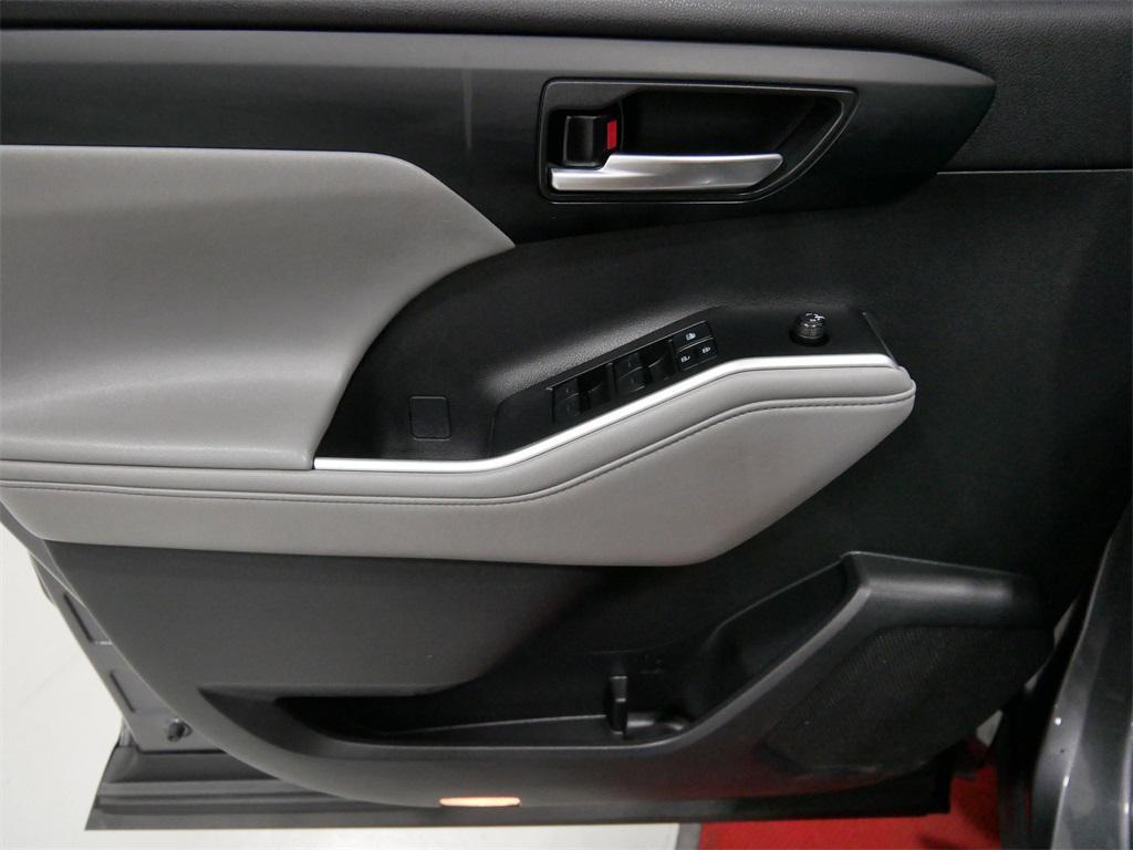 used 2021 Toyota Highlander car, priced at $30,791