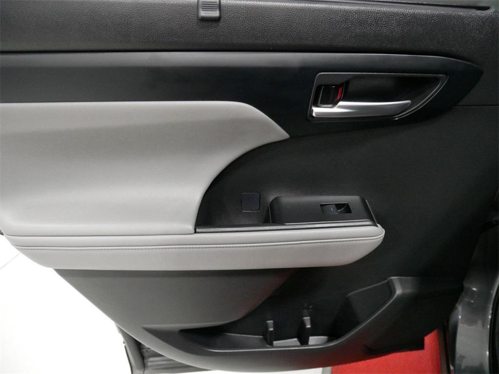 used 2021 Toyota Highlander car, priced at $30,791