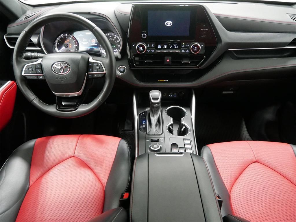 used 2023 Toyota Highlander car, priced at $42,991