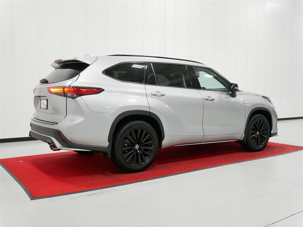 used 2023 Toyota Highlander car, priced at $42,991