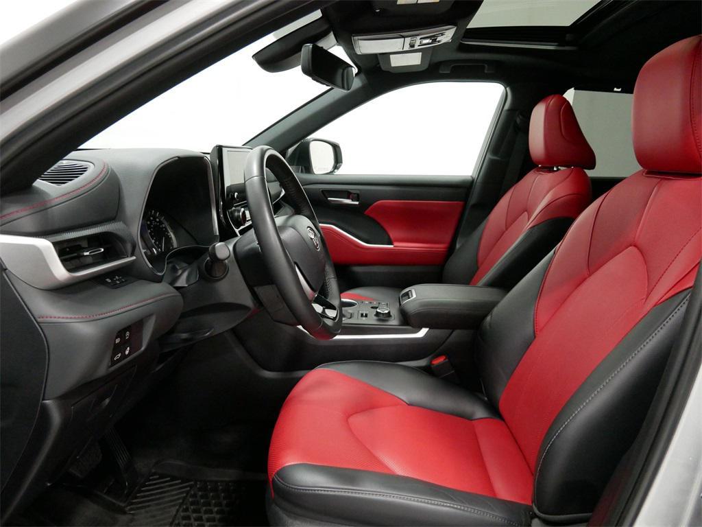 used 2023 Toyota Highlander car, priced at $42,991