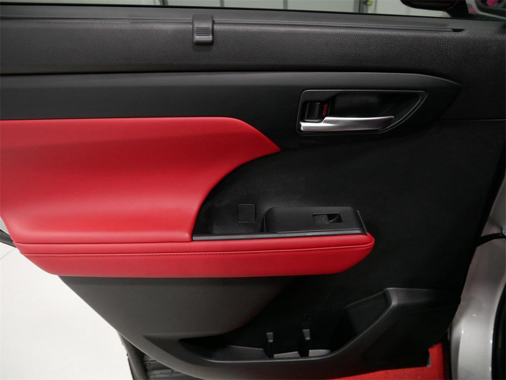 used 2023 Toyota Highlander car, priced at $42,991