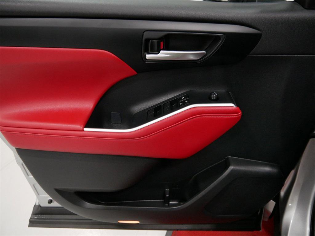 used 2023 Toyota Highlander car, priced at $42,991