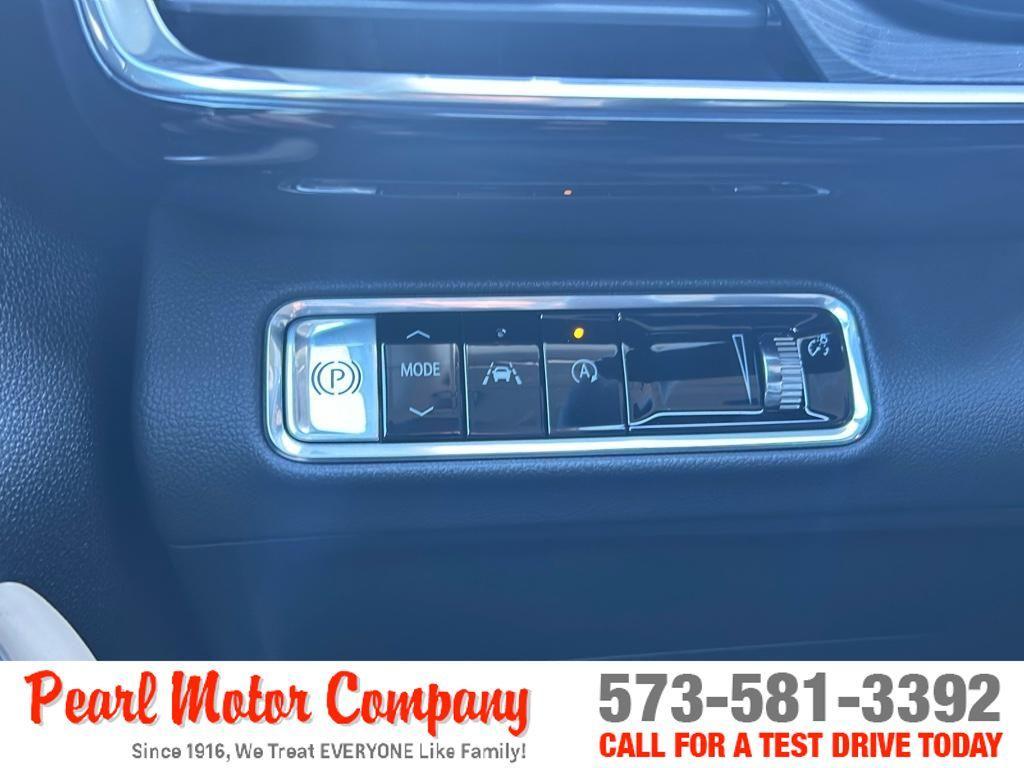 new 2025 Buick Envision car, priced at $39,235