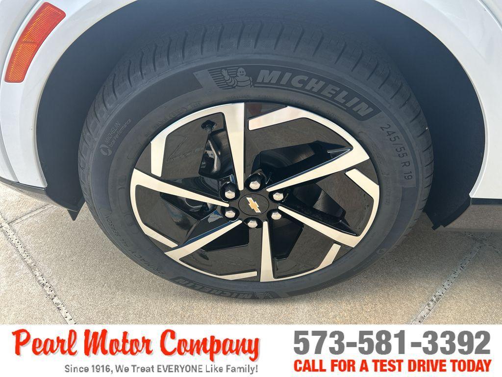 new 2025 Chevrolet Equinox EV car, priced at $37,948