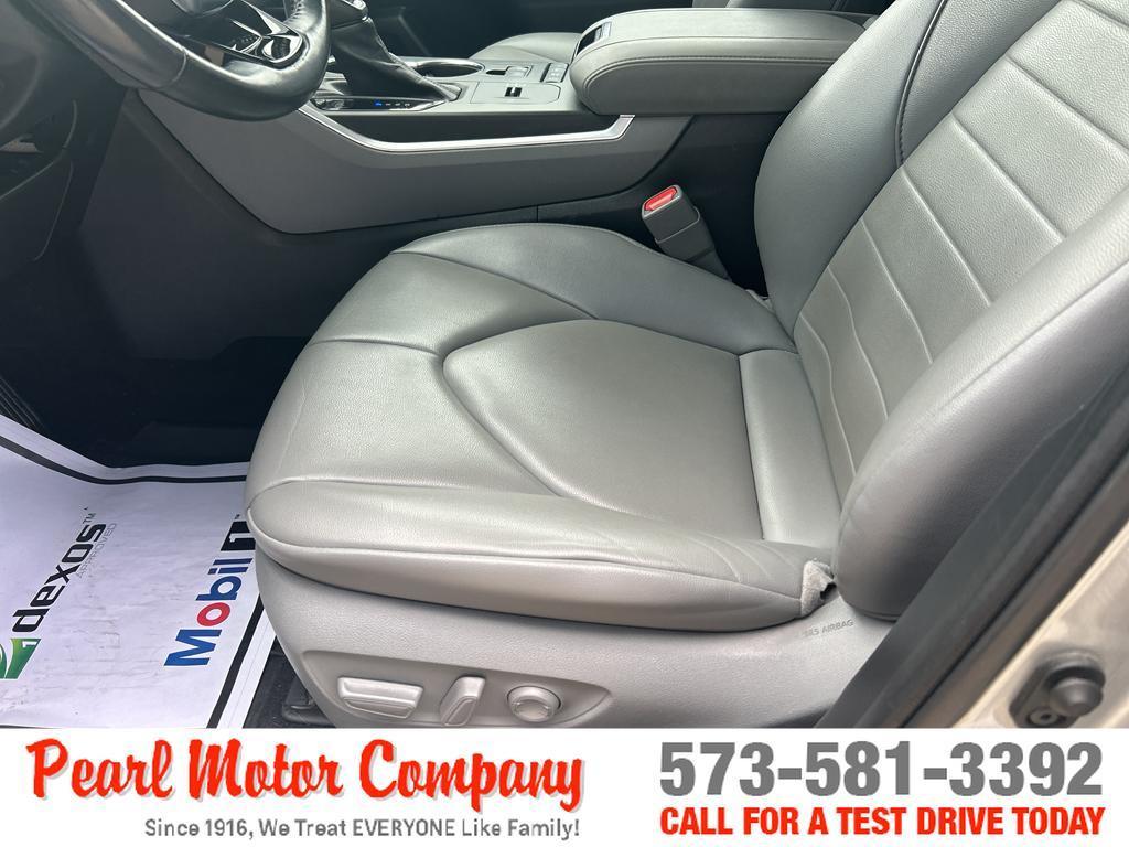 used 2021 Toyota Highlander Hybrid car, priced at $33,500