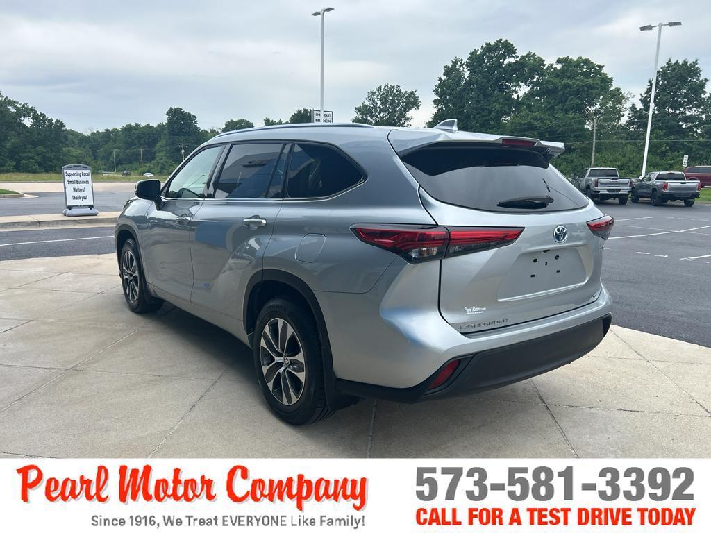 used 2021 Toyota Highlander Hybrid car, priced at $33,500