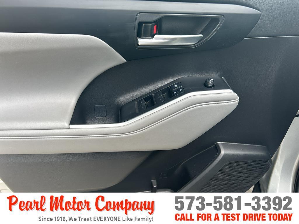 used 2021 Toyota Highlander Hybrid car, priced at $33,500