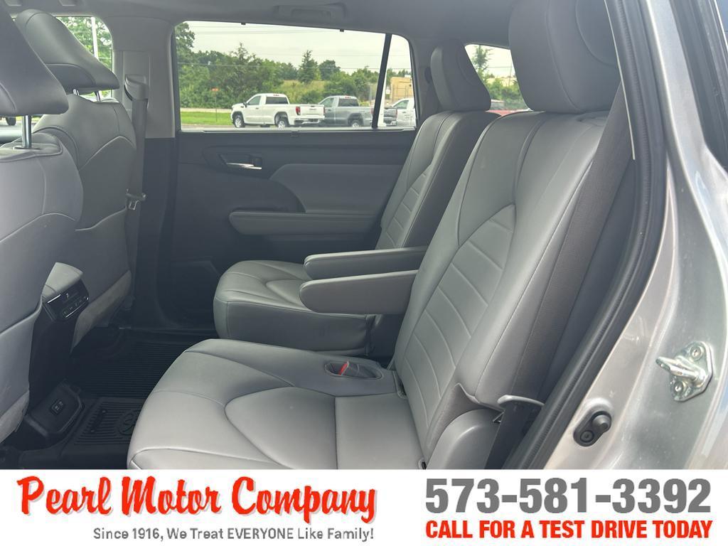 used 2021 Toyota Highlander Hybrid car, priced at $33,500