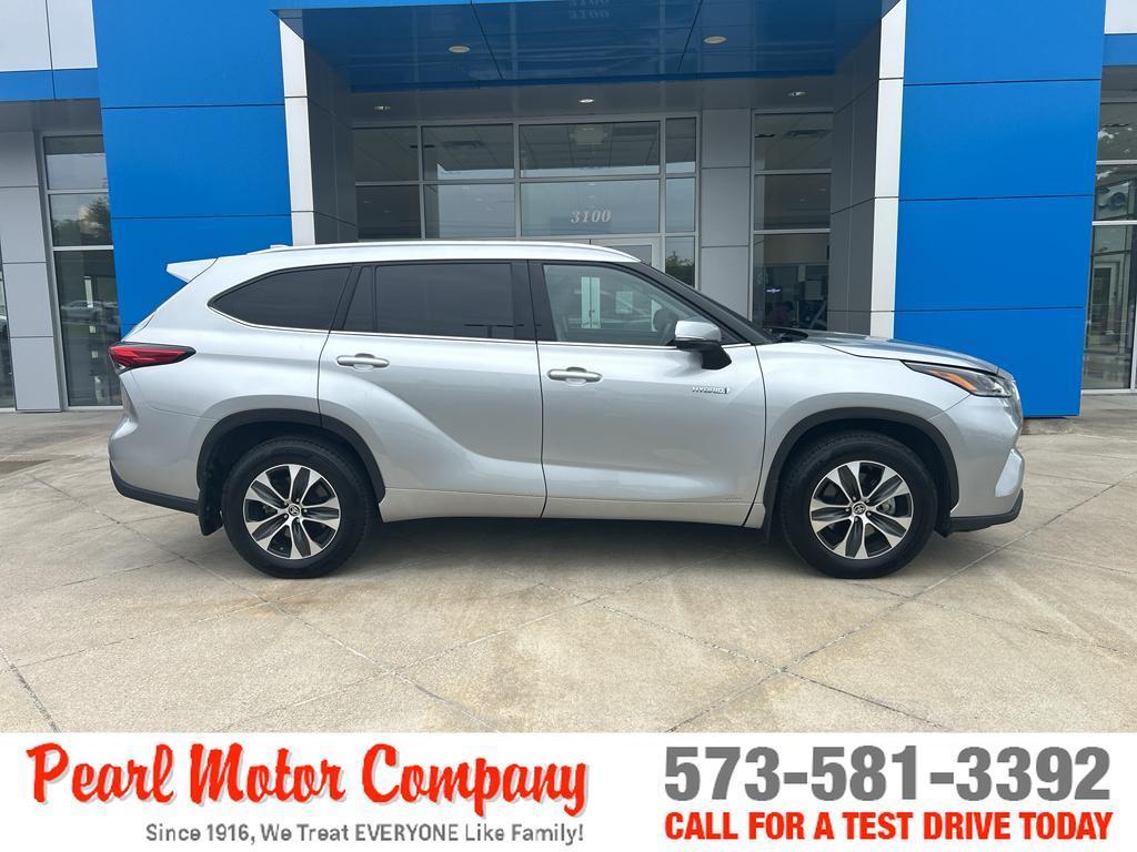 used 2021 Toyota Highlander Hybrid car, priced at $33,500