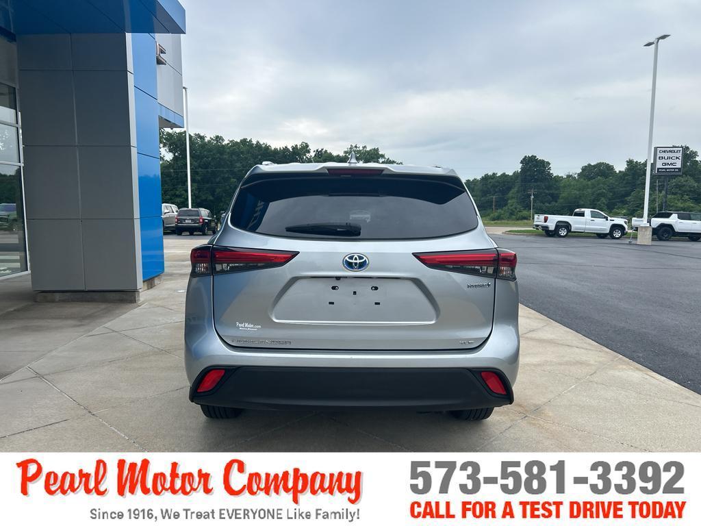 used 2021 Toyota Highlander Hybrid car, priced at $33,500