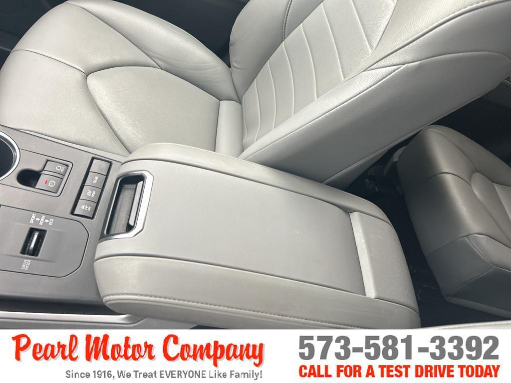 used 2021 Toyota Highlander Hybrid car, priced at $33,500