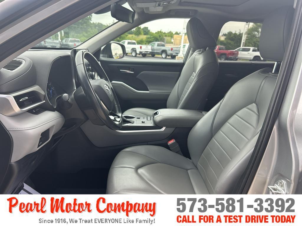 used 2021 Toyota Highlander Hybrid car, priced at $33,500