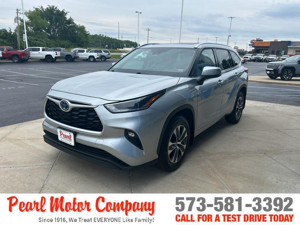 used 2021 Toyota Highlander Hybrid car, priced at $33,500