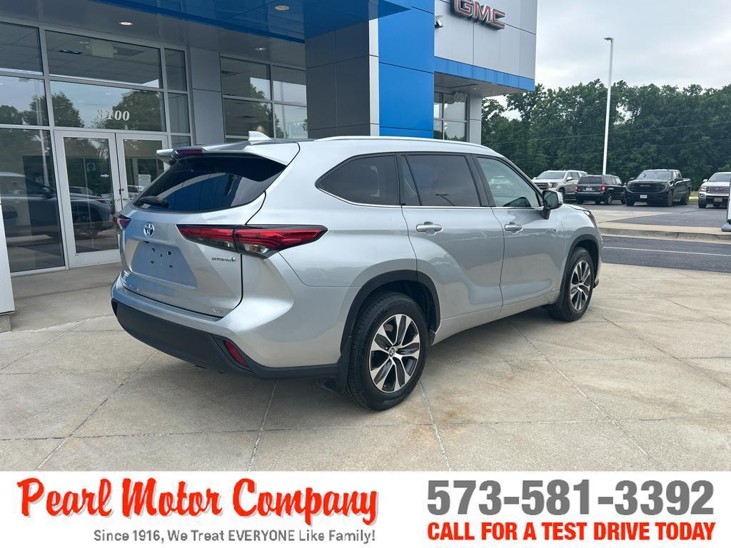 used 2021 Toyota Highlander Hybrid car, priced at $33,500