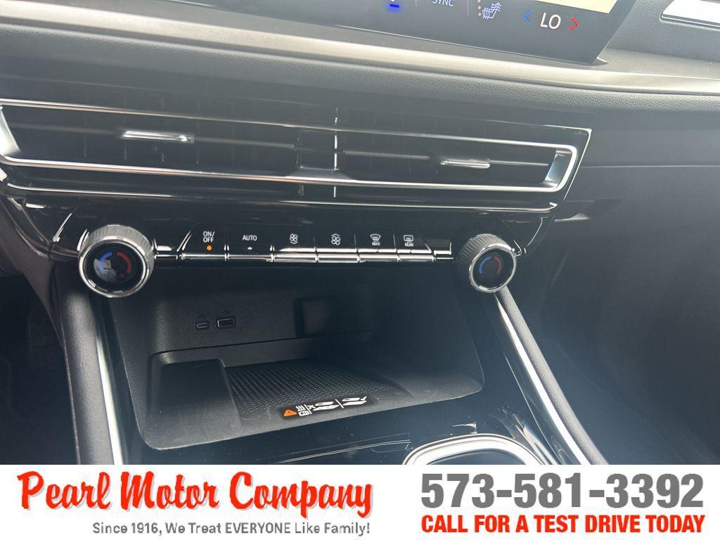 new 2025 Chevrolet Traverse car, priced at $42,695