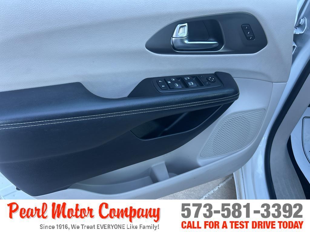used 2022 Chrysler Pacifica car