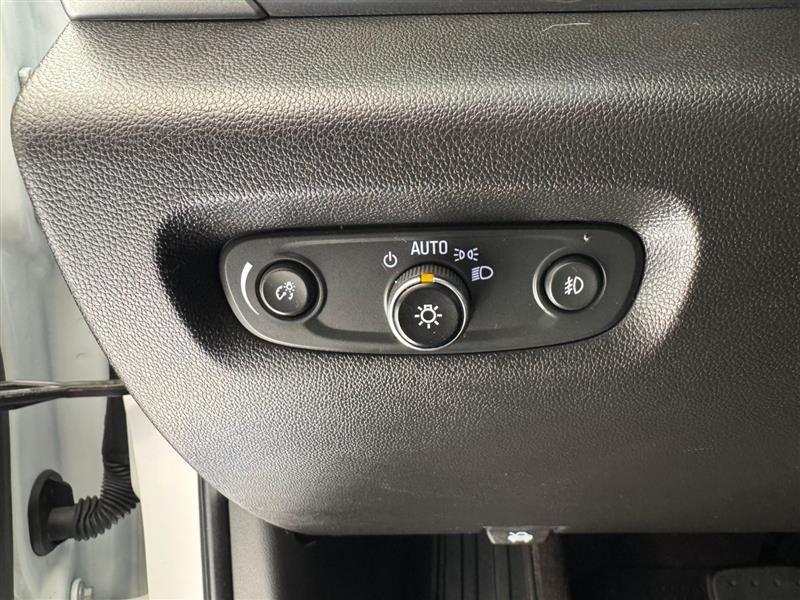 used 2021 Chevrolet Traverse car, priced at $19,495