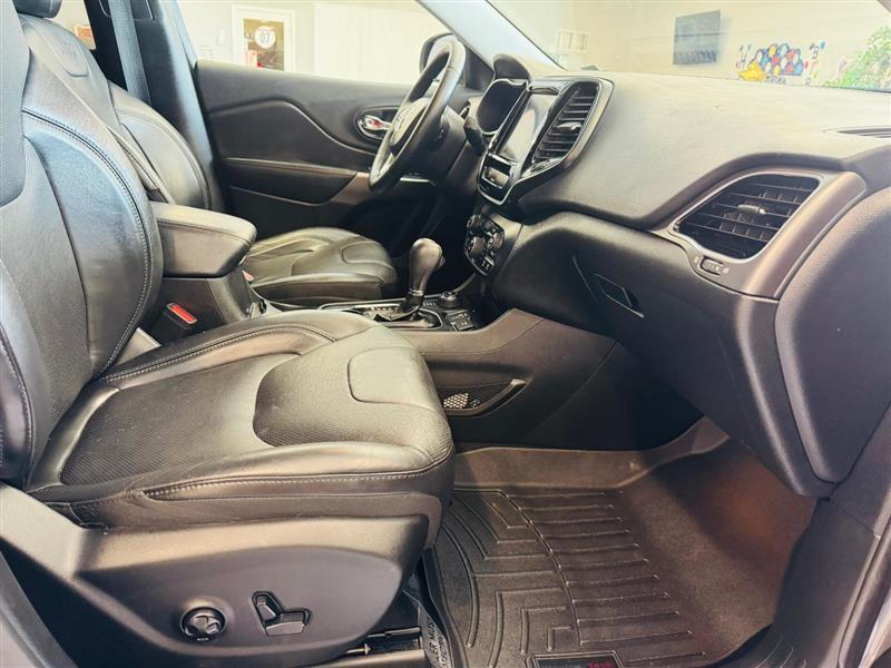 used 2019 Jeep Cherokee car, priced at $13,495