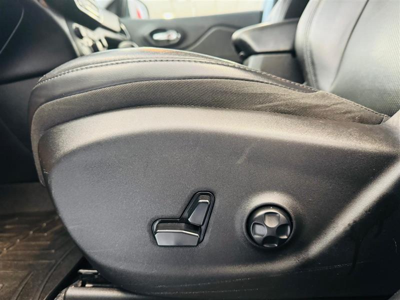 used 2019 Jeep Cherokee car, priced at $13,495