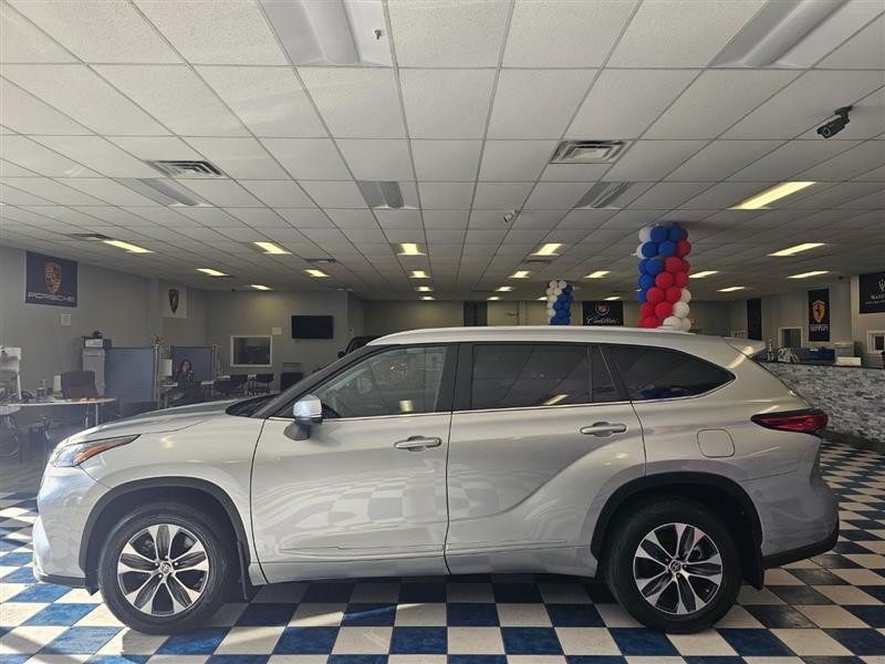 used 2023 Toyota Highlander car, priced at $30,995