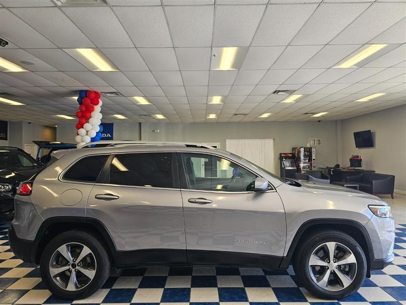 used 2020 Jeep Cherokee car, priced at $15,495