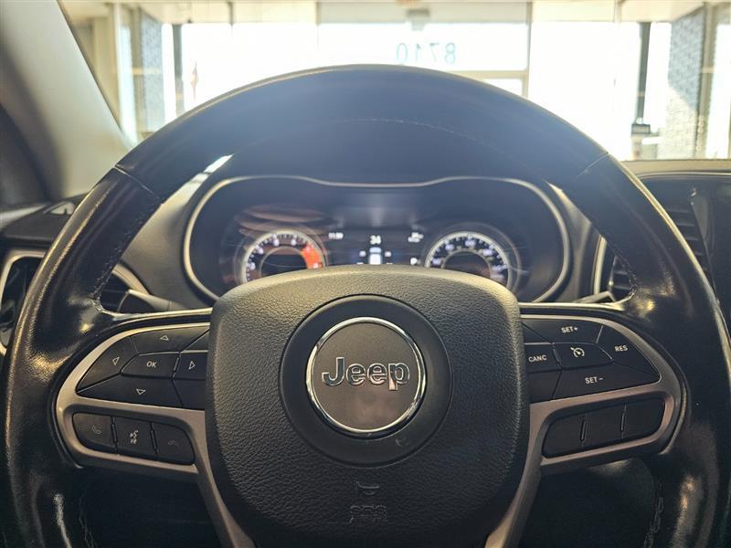 used 2020 Jeep Cherokee car, priced at $15,495