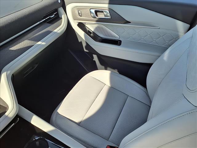 new 2025 Ford Explorer car, priced at $59,570