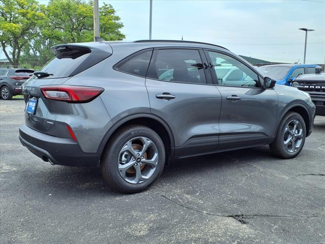 new 2025 Ford Escape car, priced at $29,990