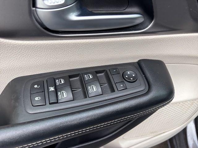 used 2022 Chrysler Pacifica Hybrid car, priced at $18,787