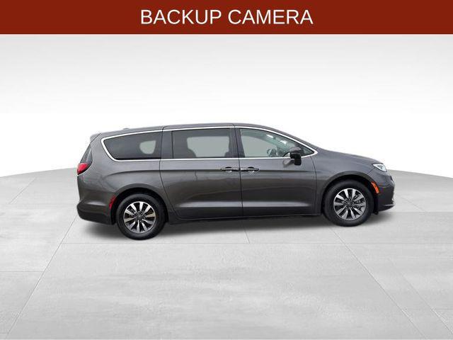 used 2022 Chrysler Pacifica Hybrid car, priced at $18,787